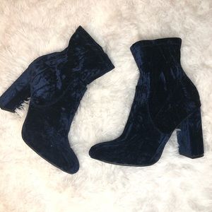 VELVET BOOTIES